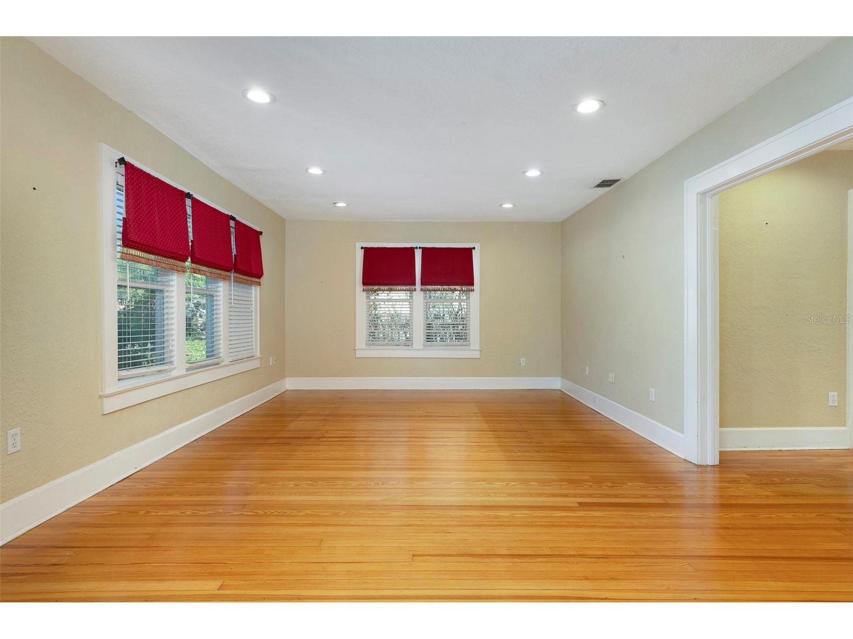 130 22nd Avenue NE Saint Petersburg FL 33704 TB8473969 image9