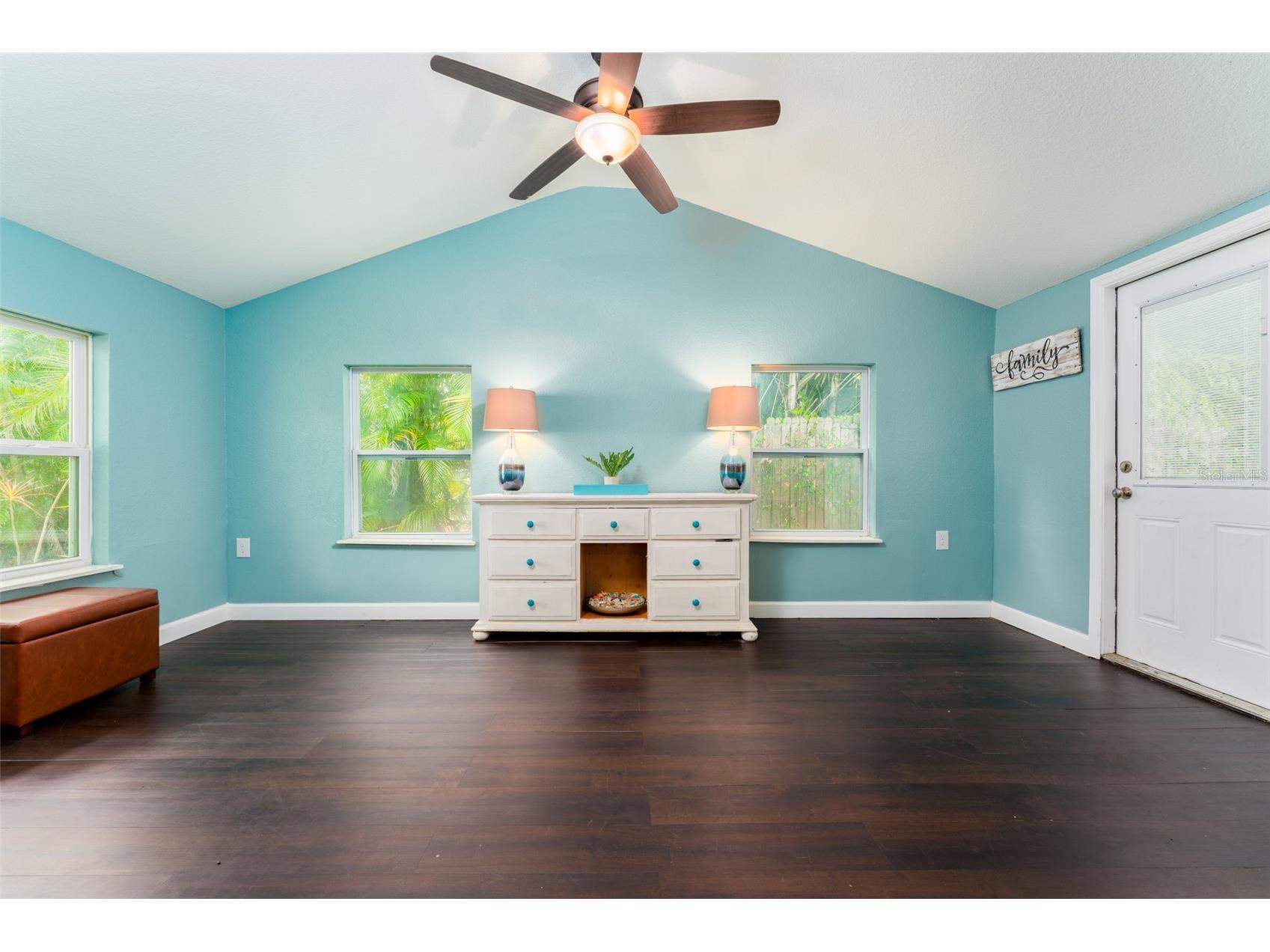 130 41st Avenue NE Saint Petersburg FL 33703 TB8514560 image6