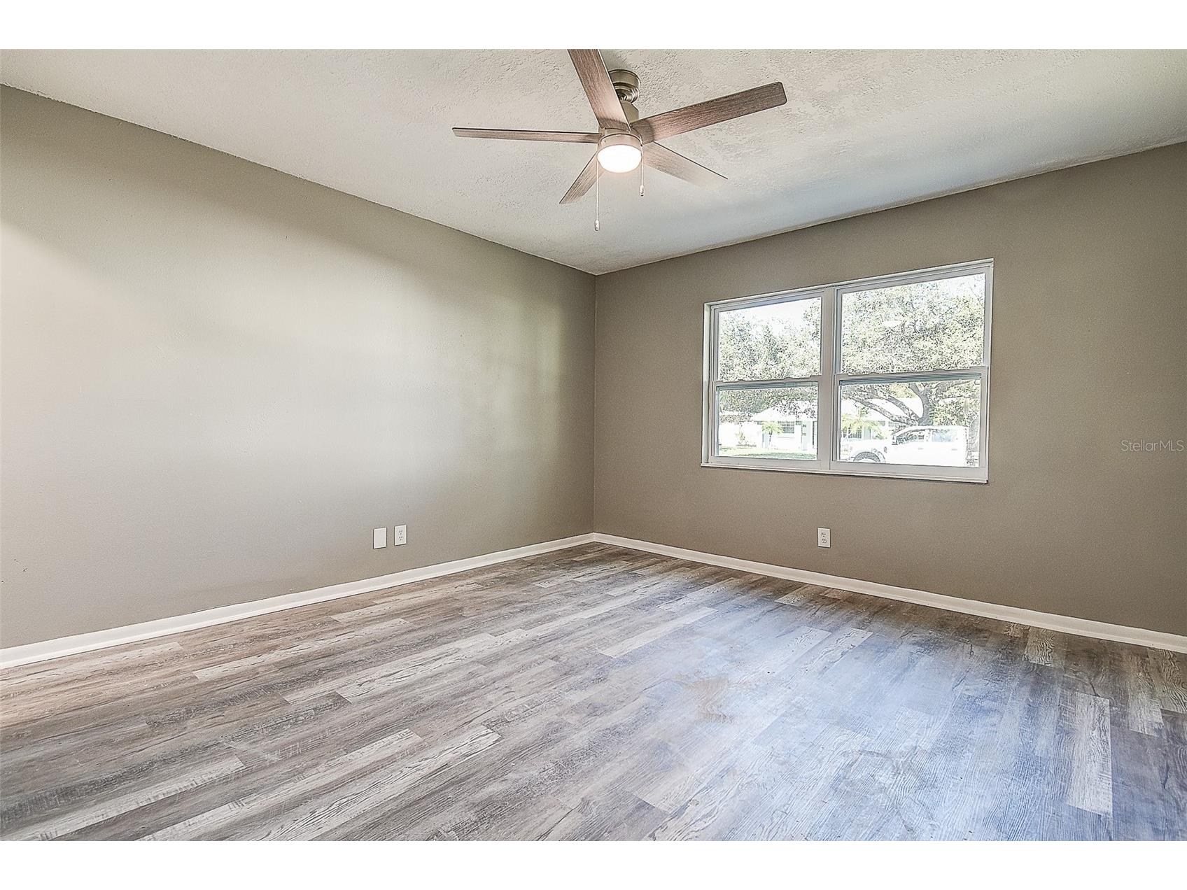 130 42nd Avenue N Saint Petersburg FL 33703 TB8475469 image24