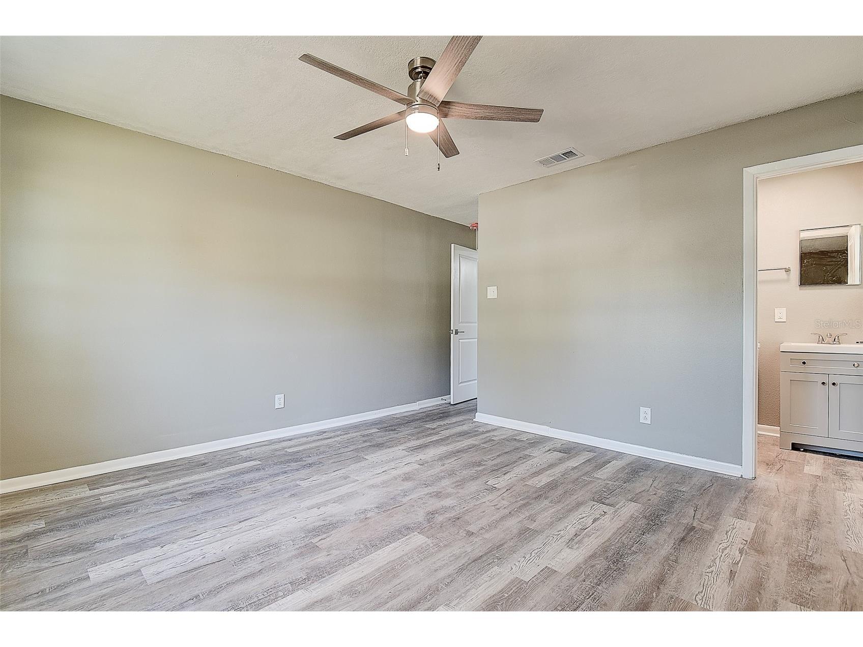130 42nd Avenue N Saint Petersburg FL 33703 TB8475469 image25