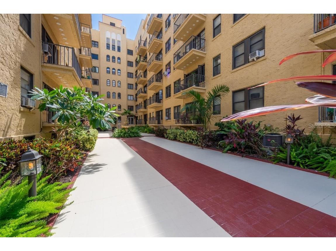 130 4th Avenue N #204-206 Saint Petersburg FL 33701 TB8306060 image1