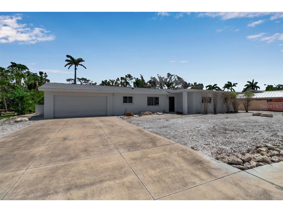 130 N Adams Drive Sarasota FL 34236 A4654087 image2