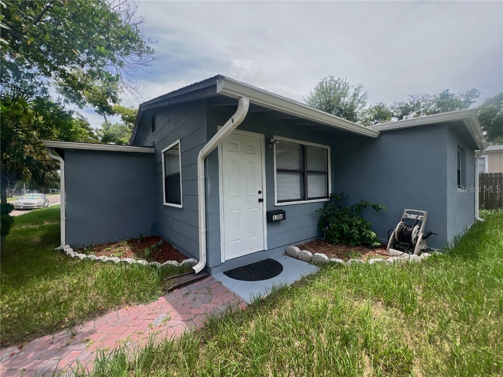 1300 37th Street S Saint Petersburg FL 33711 TB8410733 image1