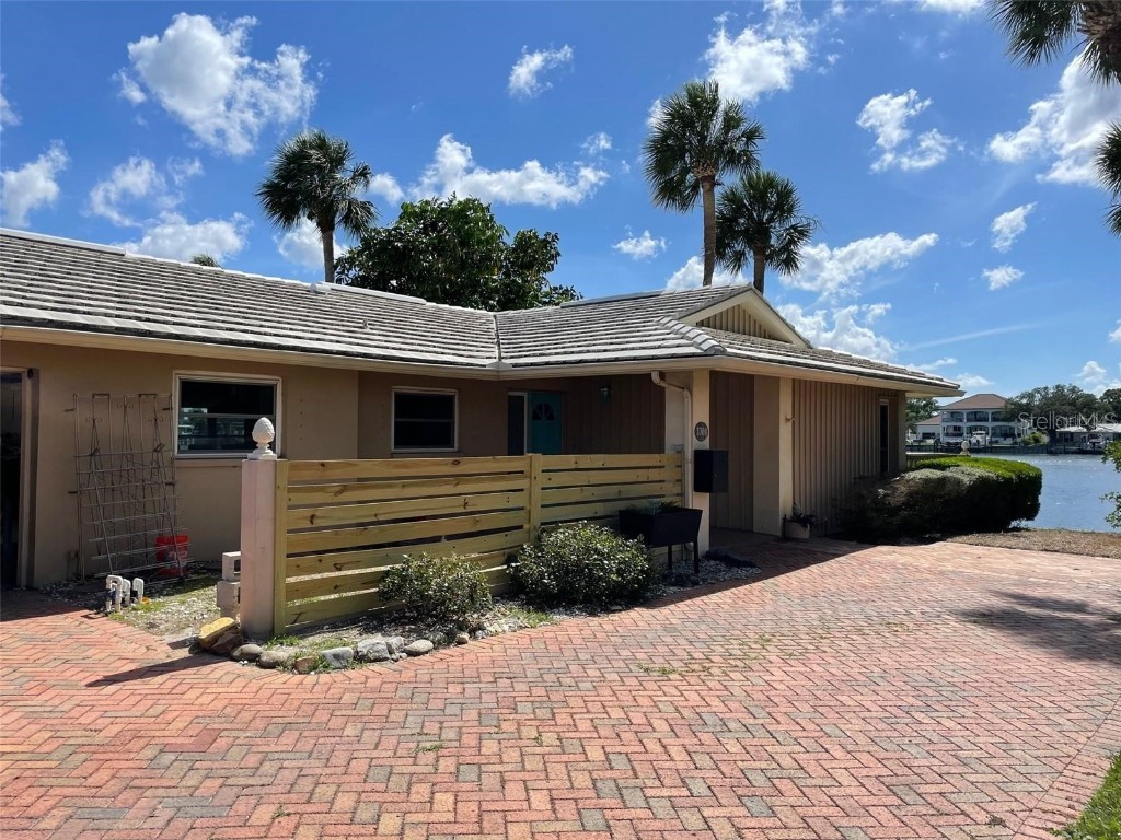 1300 40th Avenue NE Saint Petersburg FL 33703 - SMACKS BAYOU U8234184 image1