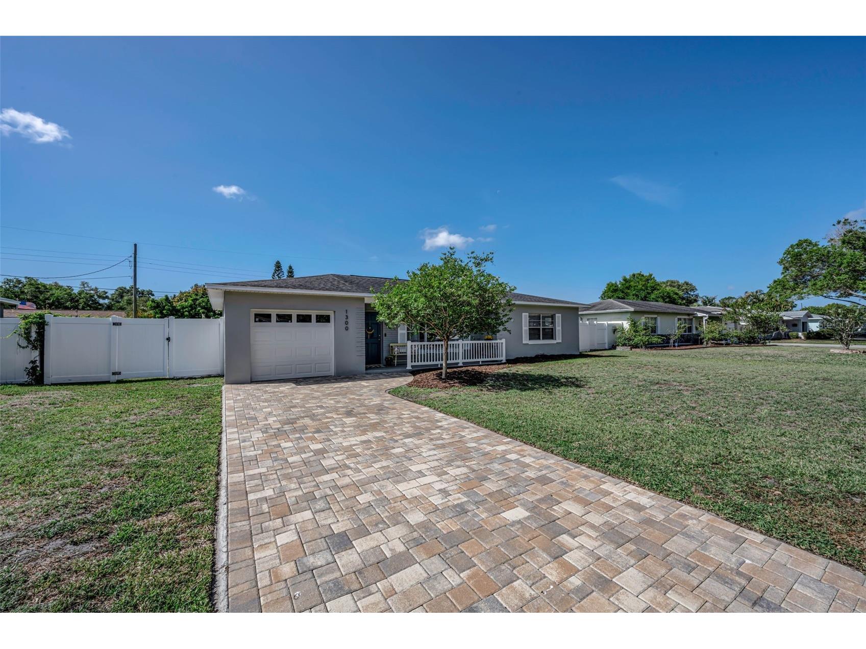 1300 63rd Avenue N Saint Petersburg FL 33702 TB8497791 image1