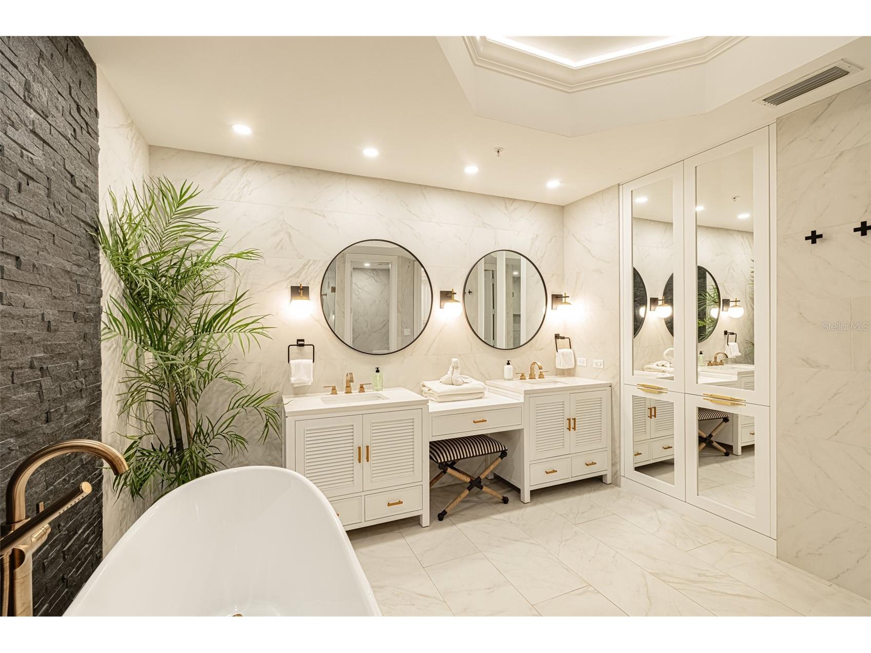 1300 Benjamin Franklin Drive #1005 Sarasota FL 34236 - GULF OF MEXICO A4675828 image37