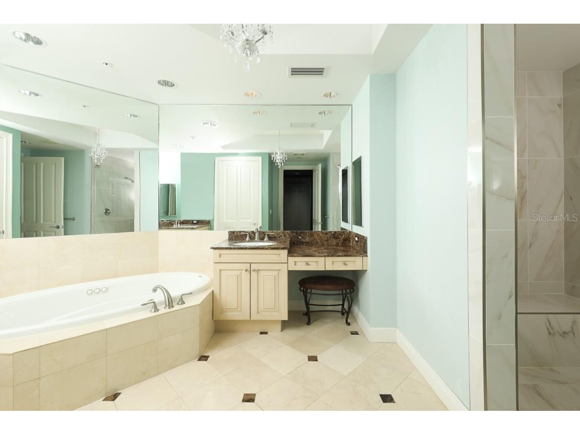 1300 Benjamin Franklin Drive #305 Sarasota FL 34236 A4594066 image21