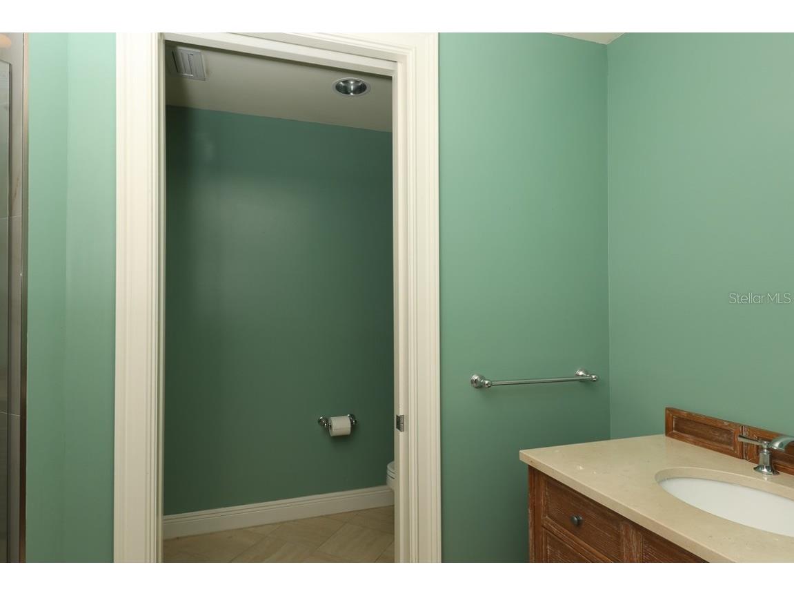 1300 Benjamin Franklin Drive #305 Sarasota FL 34236 A4594066 image24