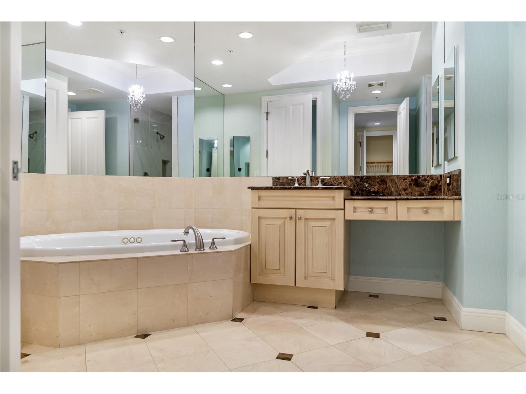 1300 Benjamin Franklin Drive #305 Sarasota FL 34236 A4679628 image22