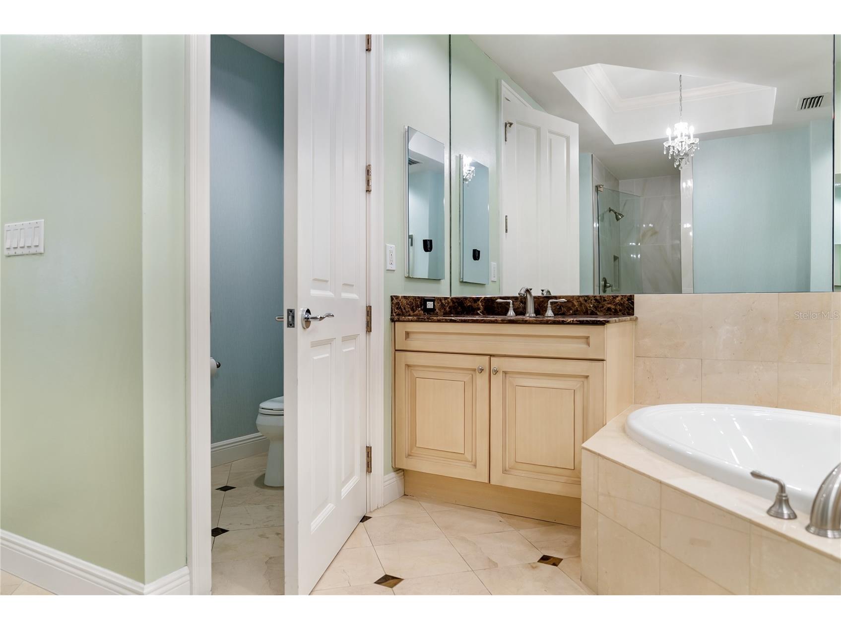 1300 Benjamin Franklin Drive #305 Sarasota FL 34236 A4679628 image25