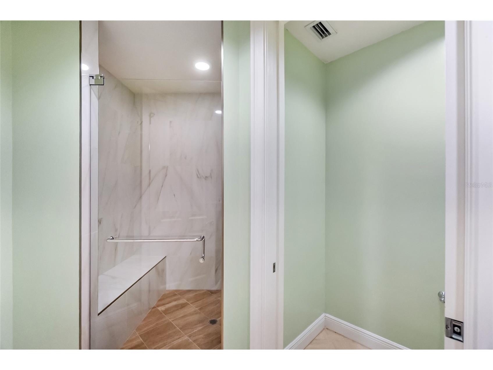 1300 Benjamin Franklin Drive #305 Sarasota FL 34236 A4679628 image31