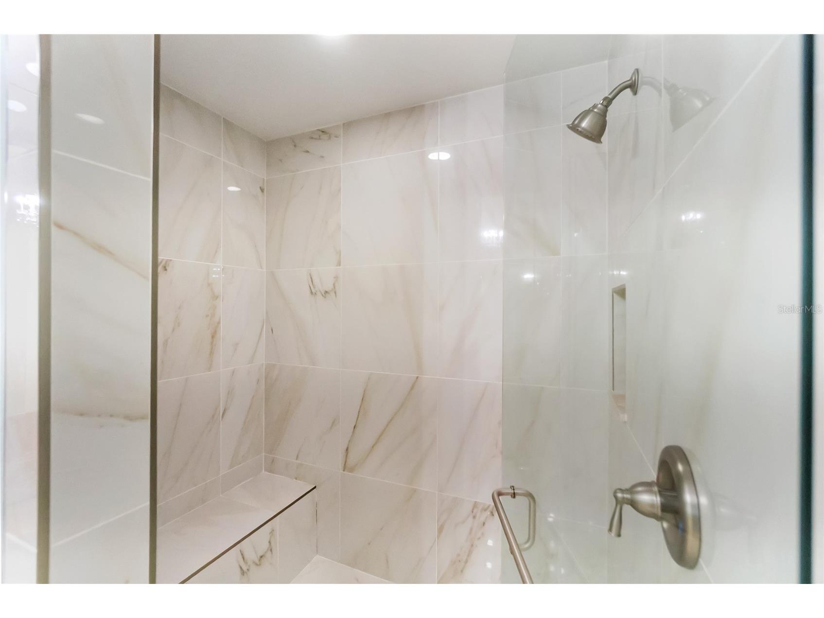 1300 Benjamin Franklin Drive #305 Sarasota FL 34236 A4679628 image32