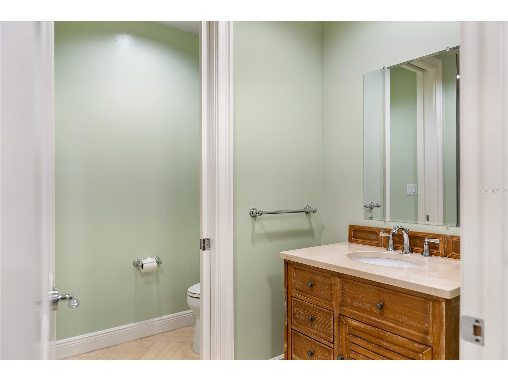 1300 Benjamin Franklin Drive #305 Sarasota FL 34236 A4679628 image33