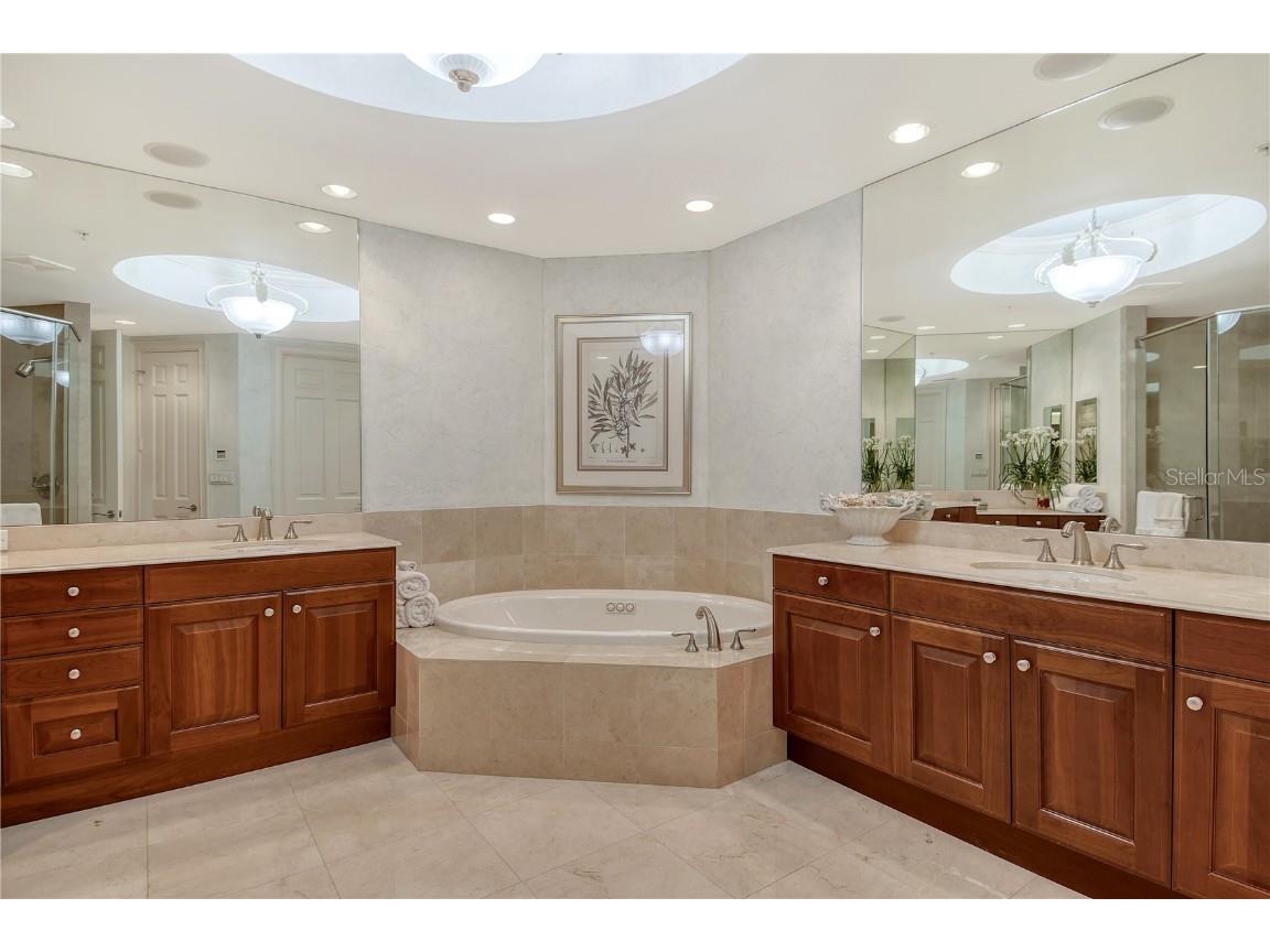 1300 Benjamin Franklin Drive #709 Sarasota FL 34236 - GULF OF AMERICA A4665895 image24