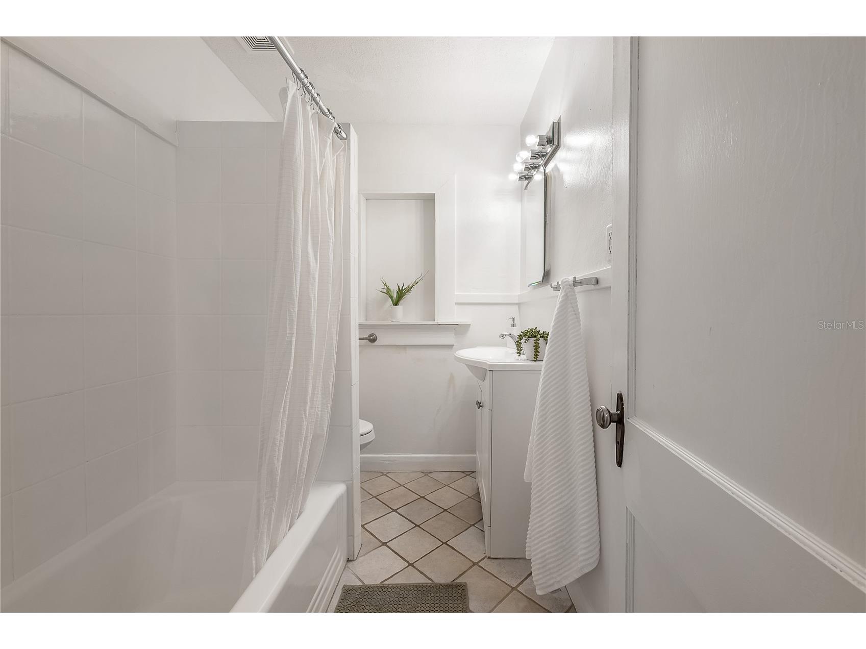 1300 E Henry Avenue Tampa FL 33604 TB8473037 image18