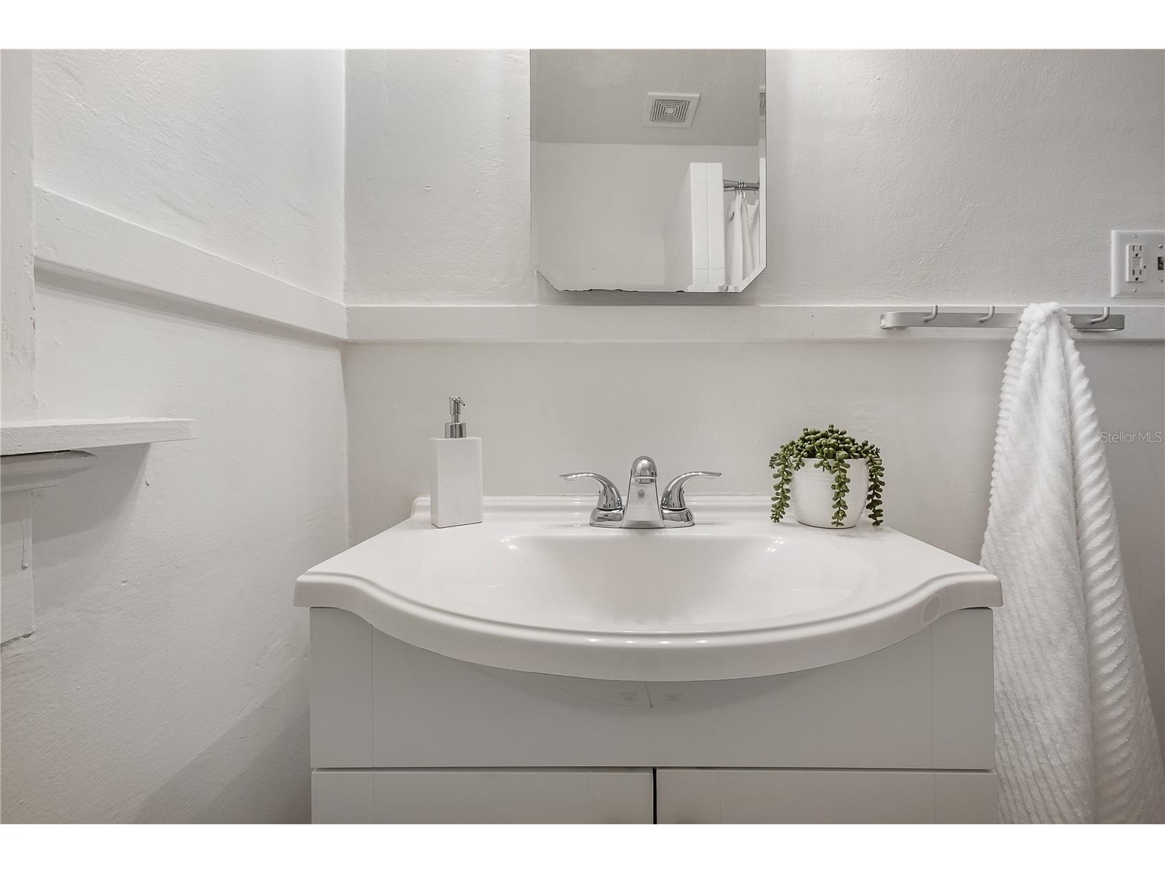 1300 E Henry Avenue Tampa FL 33604 TB8473037 image19