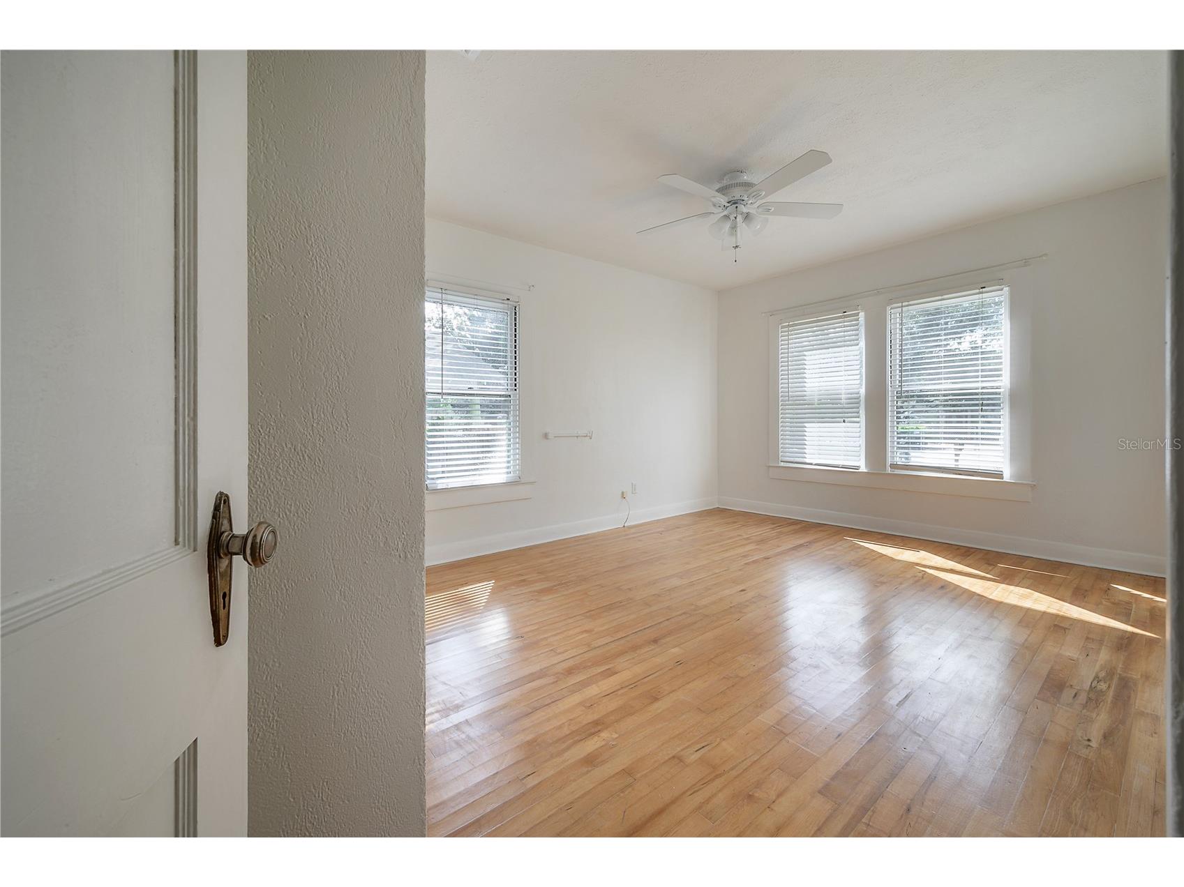 1300 E Henry Avenue Tampa FL 33604 TB8473037 image23