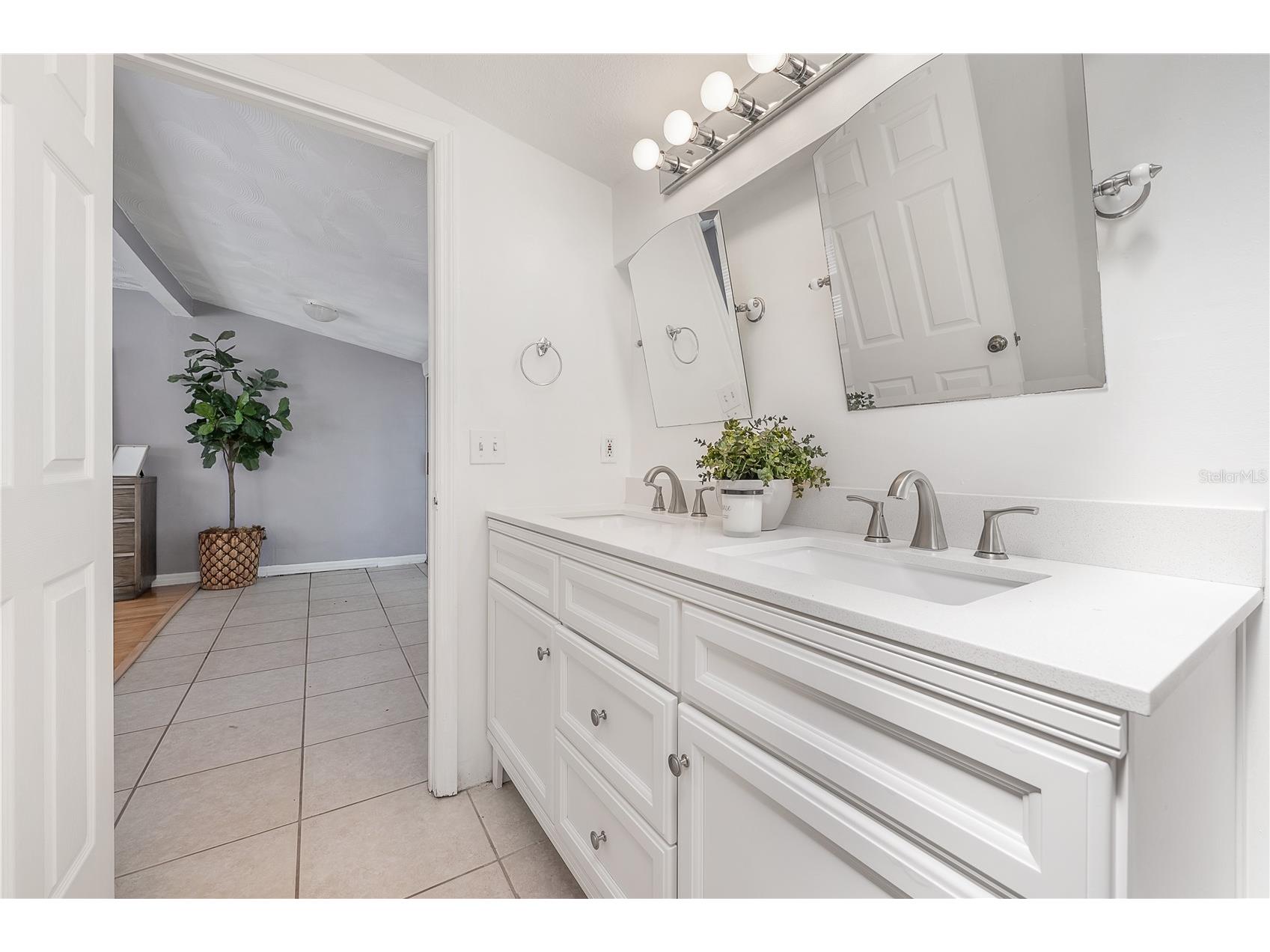 1300 E Henry Avenue Tampa FL 33604 TB8473037 image32