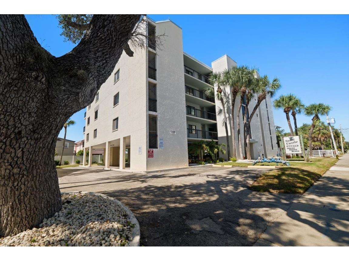 1300 Gulf Boulevard #202 Indian Rocks Beach FL 33785 - GULF TB8442690 image3