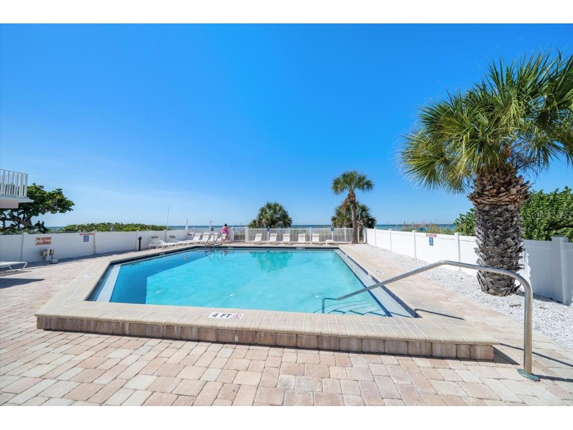 1300 Gulf Boulevard #202 Indian Rocks Beach FL 33785 - GULF TB8442690 image4