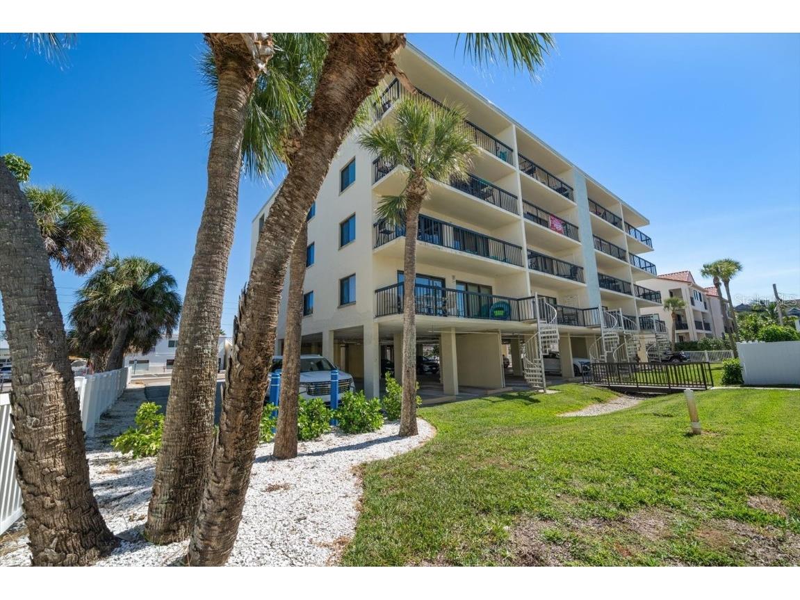 1300 Gulf Boulevard #202 Indian Rocks Beach FL 33785 - GULF TB8442690 image8