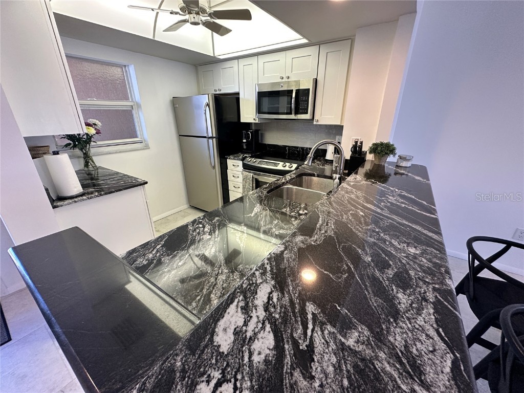 1300 N Portofino Drive #205 Sarasota FL 34242 A4648832 image5