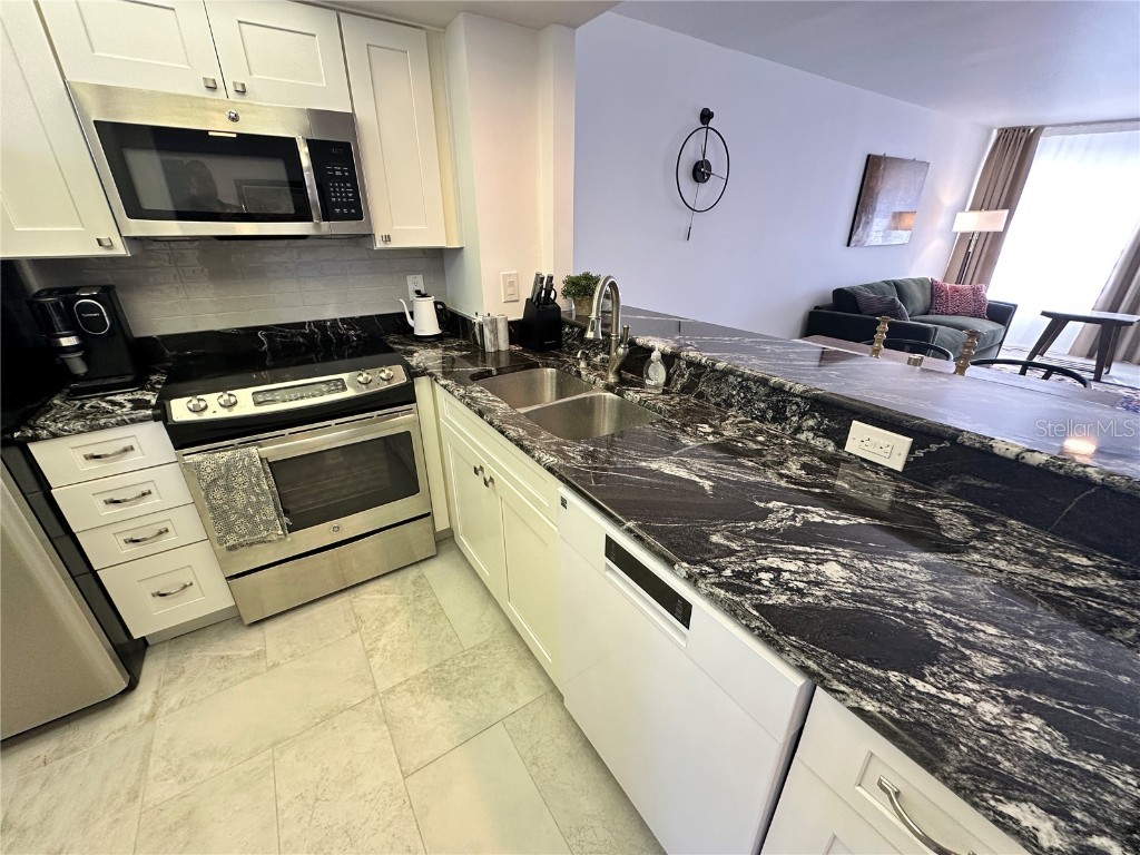 1300 N Portofino Drive #205 Sarasota FL 34242 A4648832 image6