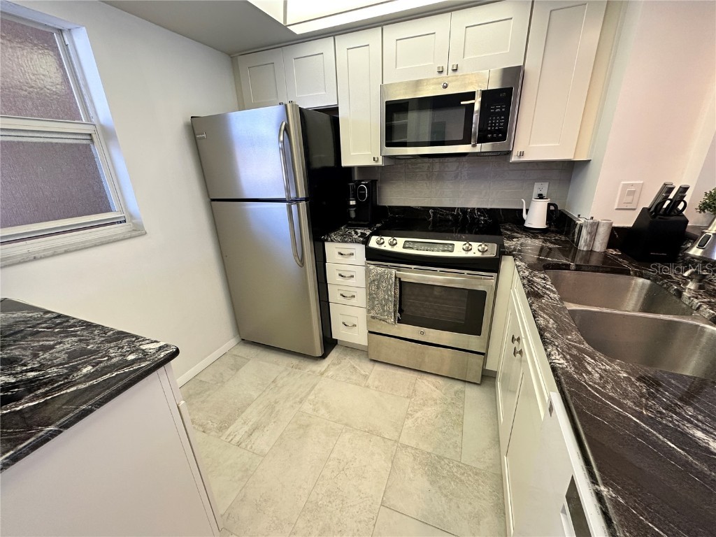 1300 N Portofino Drive #205 Sarasota FL 34242 A4648832 image8