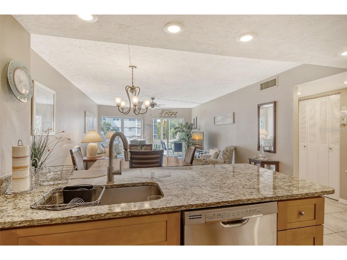 1300 N Portofino Drive #305 Sarasota FL 34242 A4612168 image5
