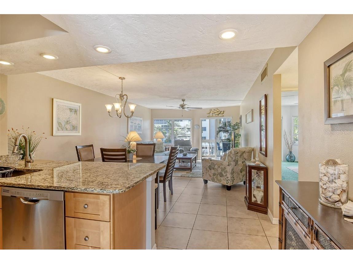 1300 N Portofino Drive #305 Sarasota FL 34242 A4612168 image8