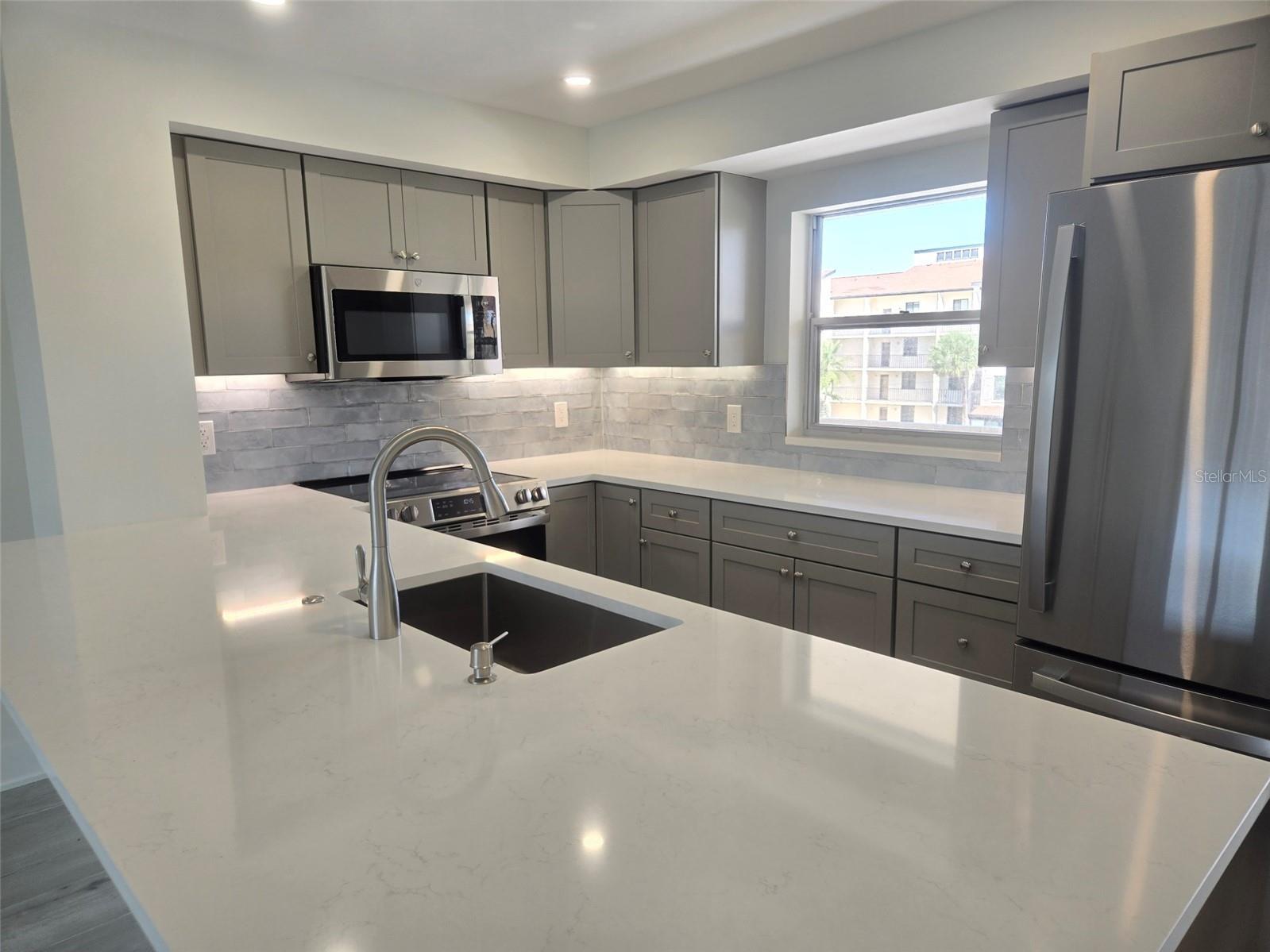 1300 N Portofino Drive #406 Sarasota FL 34242 A4692022 image2