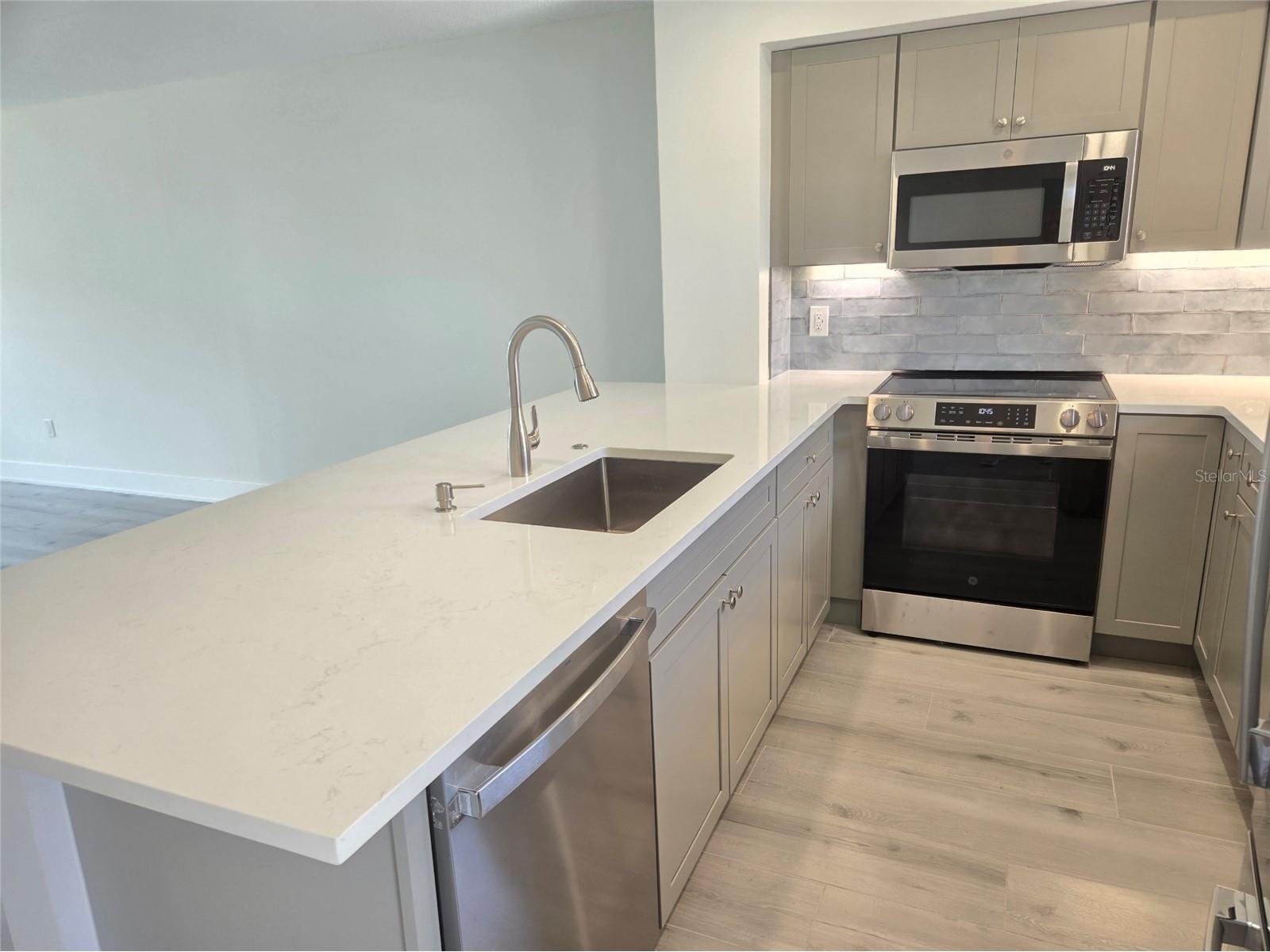 1300 N Portofino Drive #406 Sarasota FL 34242 A4692022 image3
