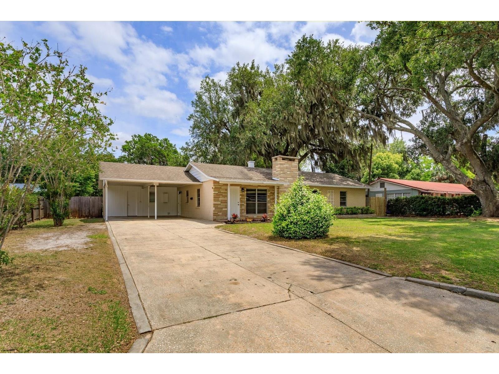 1300 Orange Avenue Tavares FL 32778 G5111342 image1