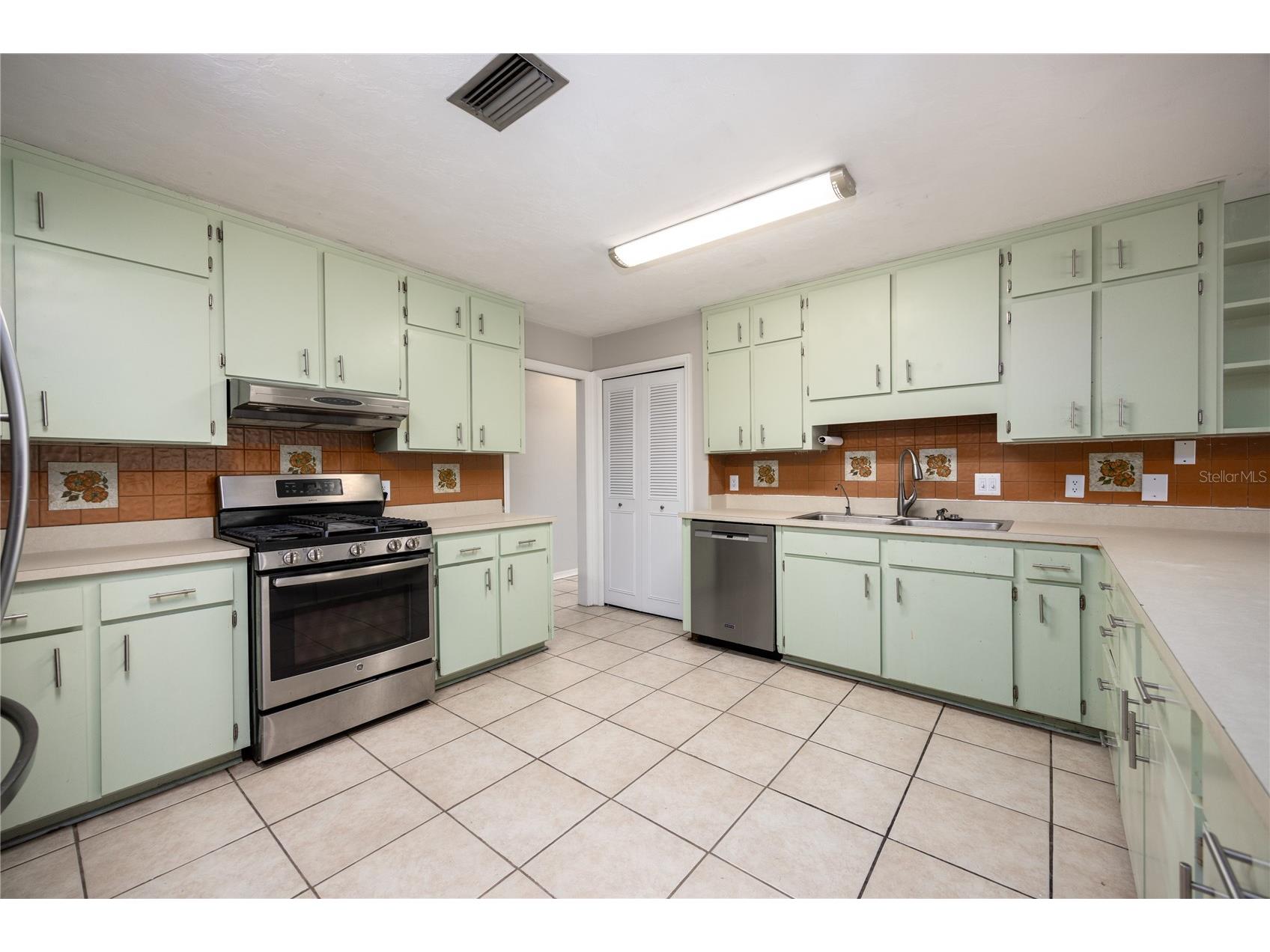 1301 NW 91st Terrace Gainesville FL 32606 GC537300 image15