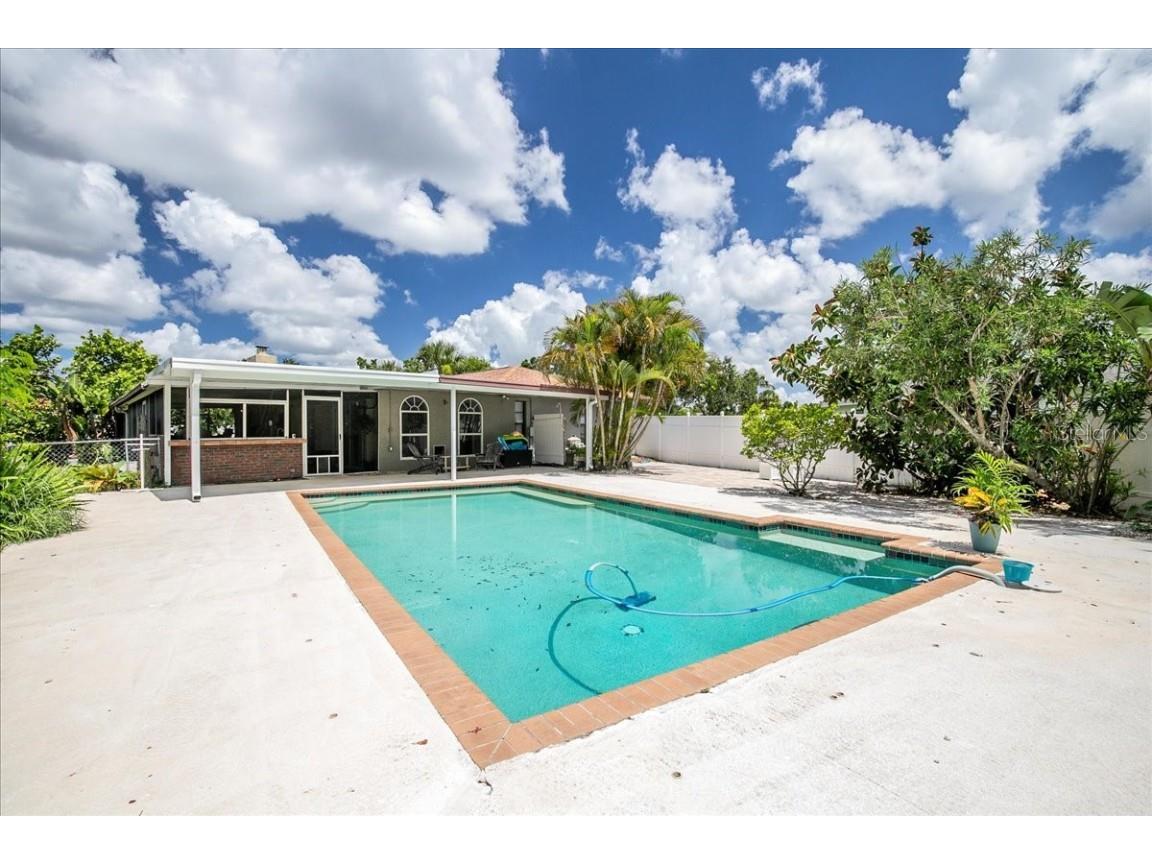 1302 Georgetowne Circle Sarasota FL 34232 O6320223 image24