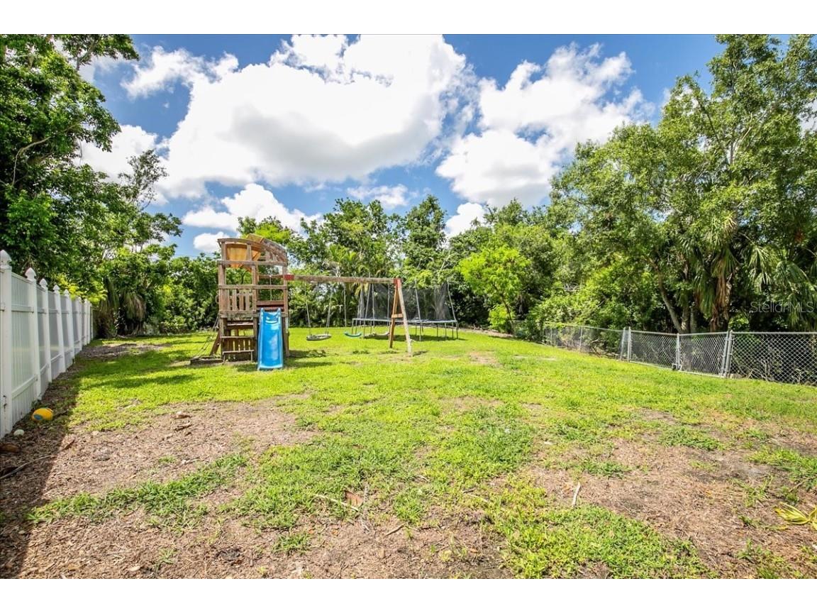 1302 Georgetowne Circle Sarasota FL 34232 O6346510 image25