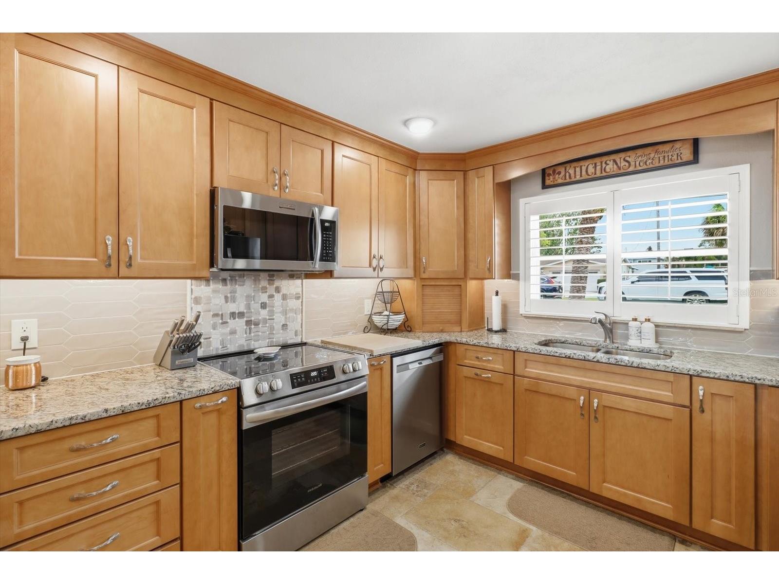 1302 SE Paradise Avenue Crystal River FL 34429 OM726711 image15