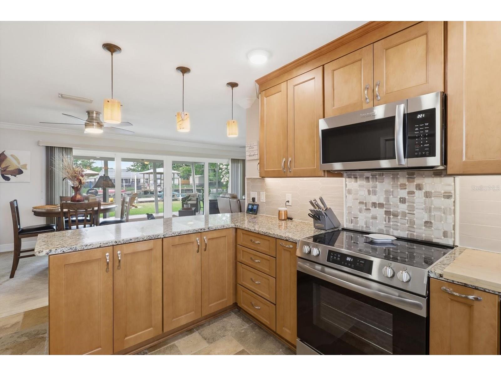 1302 SE Paradise Avenue Crystal River FL 34429 OM726711 image16