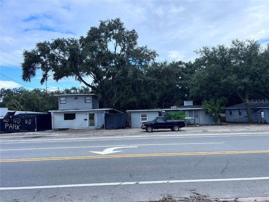 1302 Sunset Pt Rd Clearwater FL 33755 W7877665 image1