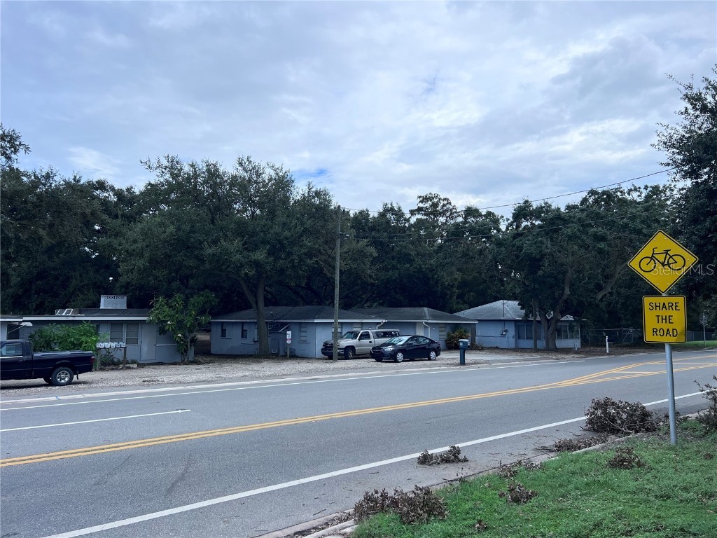 1302 Sunset Pt Rd Clearwater FL 33755 W7877665 image2