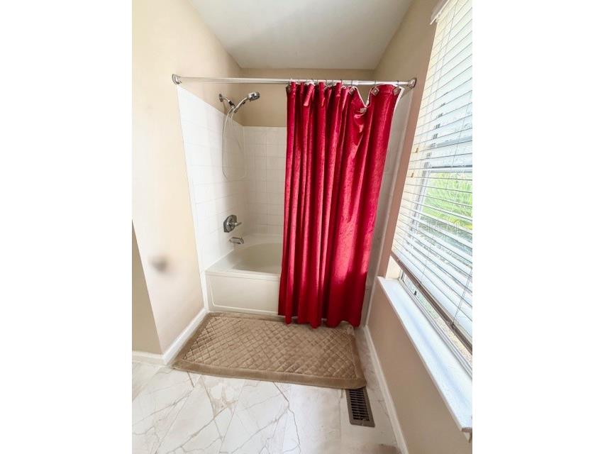 13020 Lorna Place Tampa FL 33618 TB8464654 image32