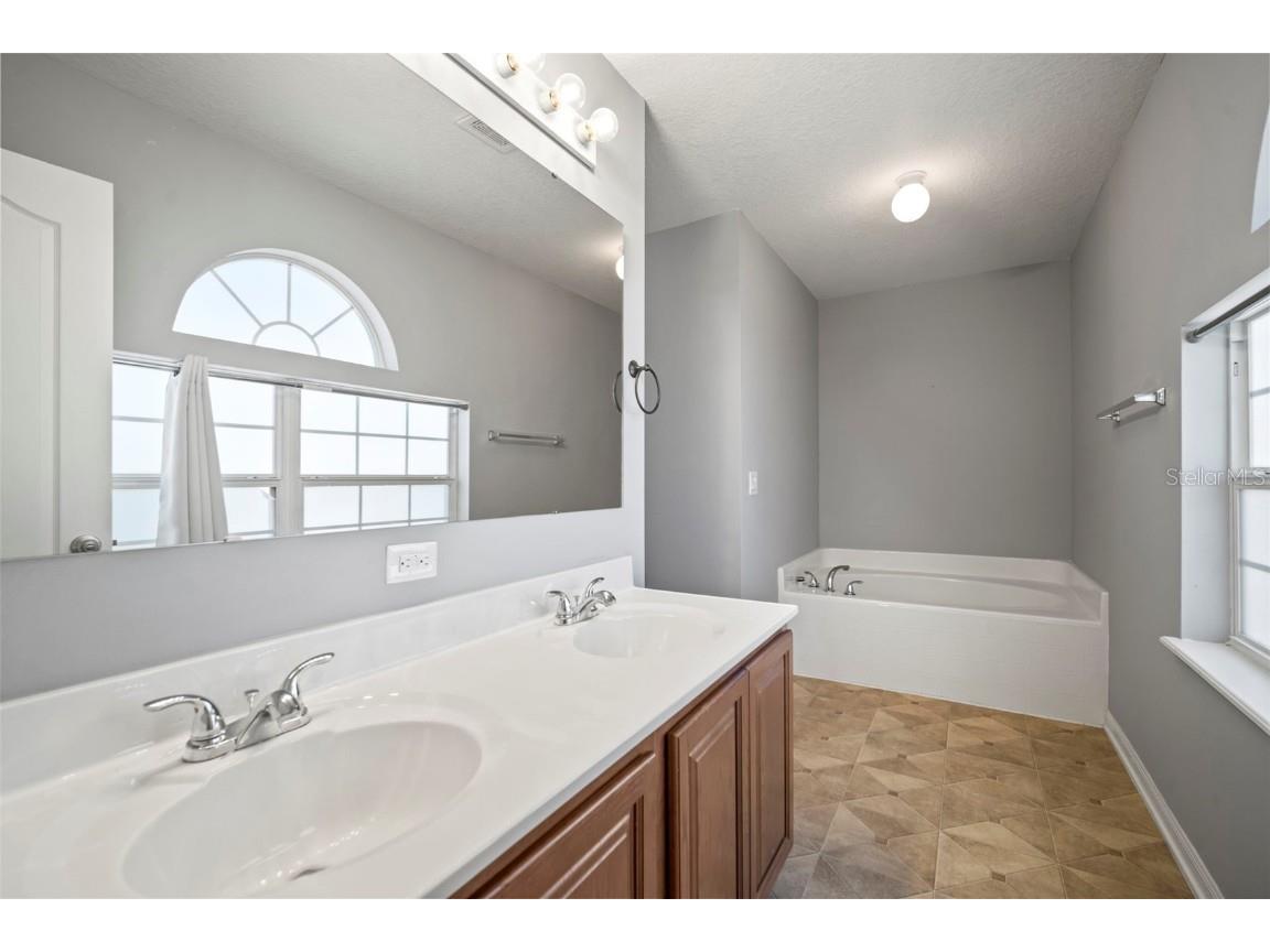 1303 Alhambra Crest Drive Ruskin FL 33570 TB8443826 image43