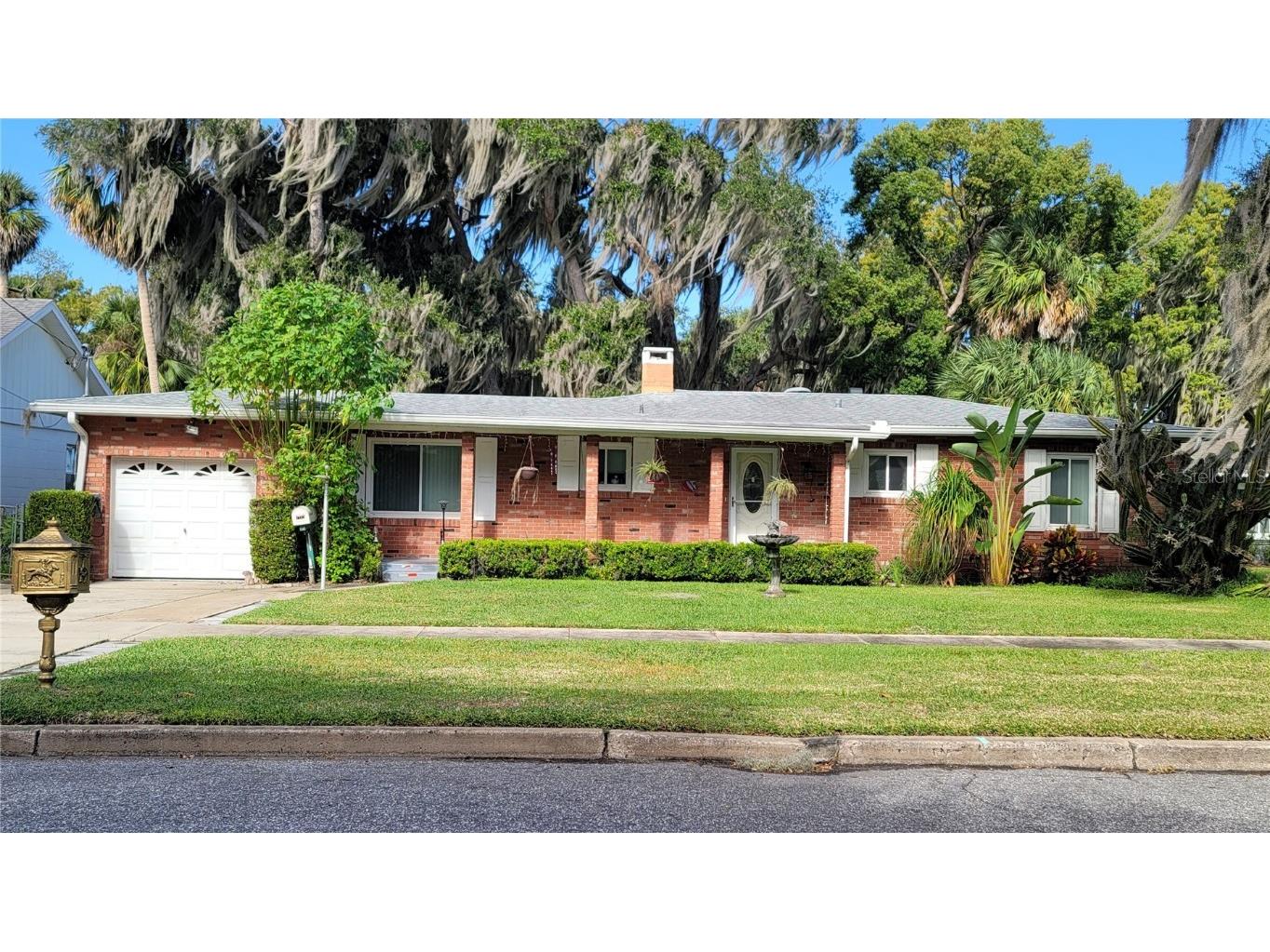 1303 Lake Shore Boulevard Tavares FL 32778 - LAKE EUSTIS G5074778 image1