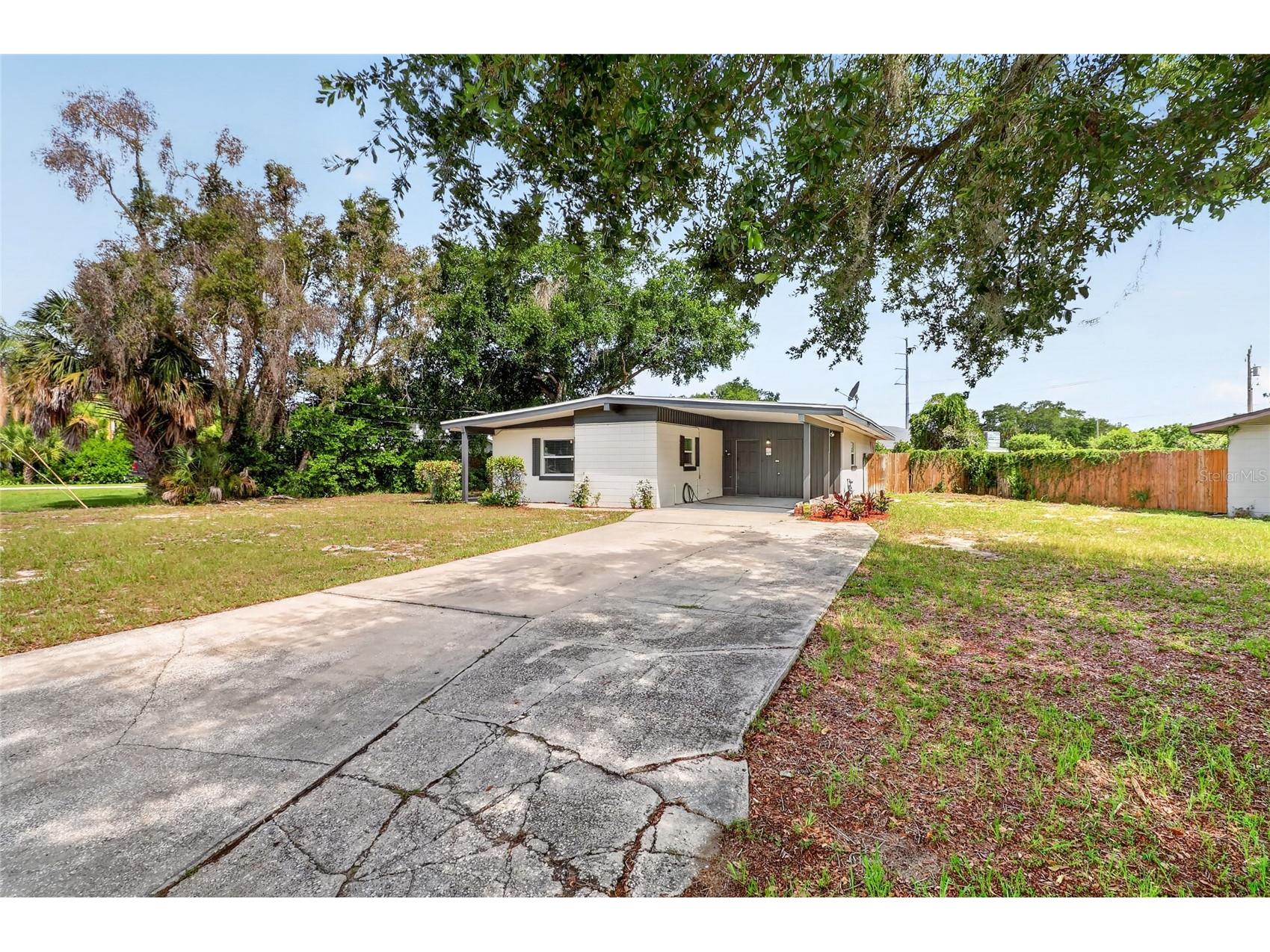 1303 NE Stately Oaks Drive NW Winter Haven FL 33881 L4962781 image1