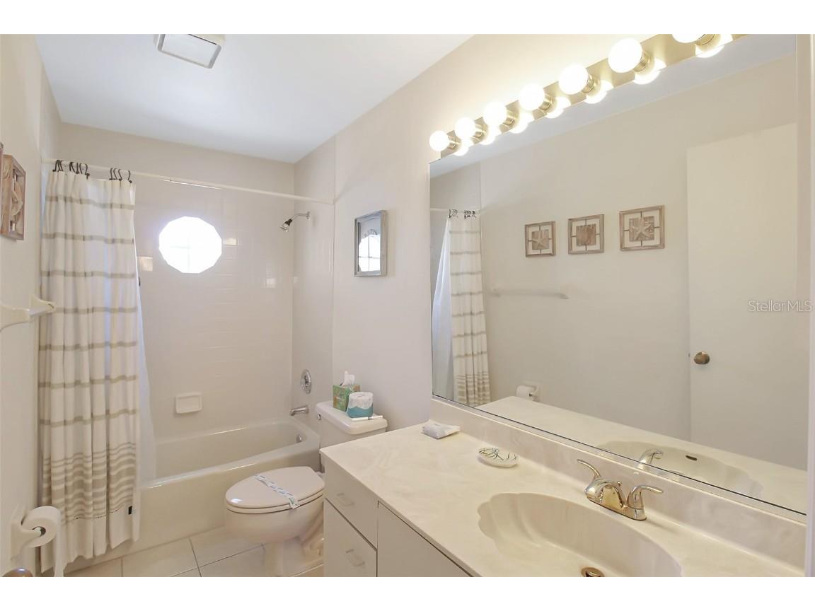 1304 Siesta Bayside Drive #1304B Sarasota FL 34242 A4608098 image32