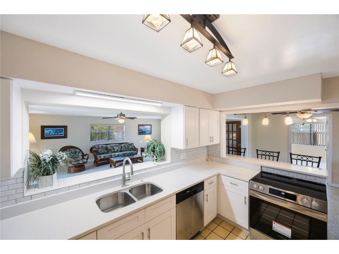 1305 Marion Drive S Saint Petersburg FL 33707 TB8393532 image13