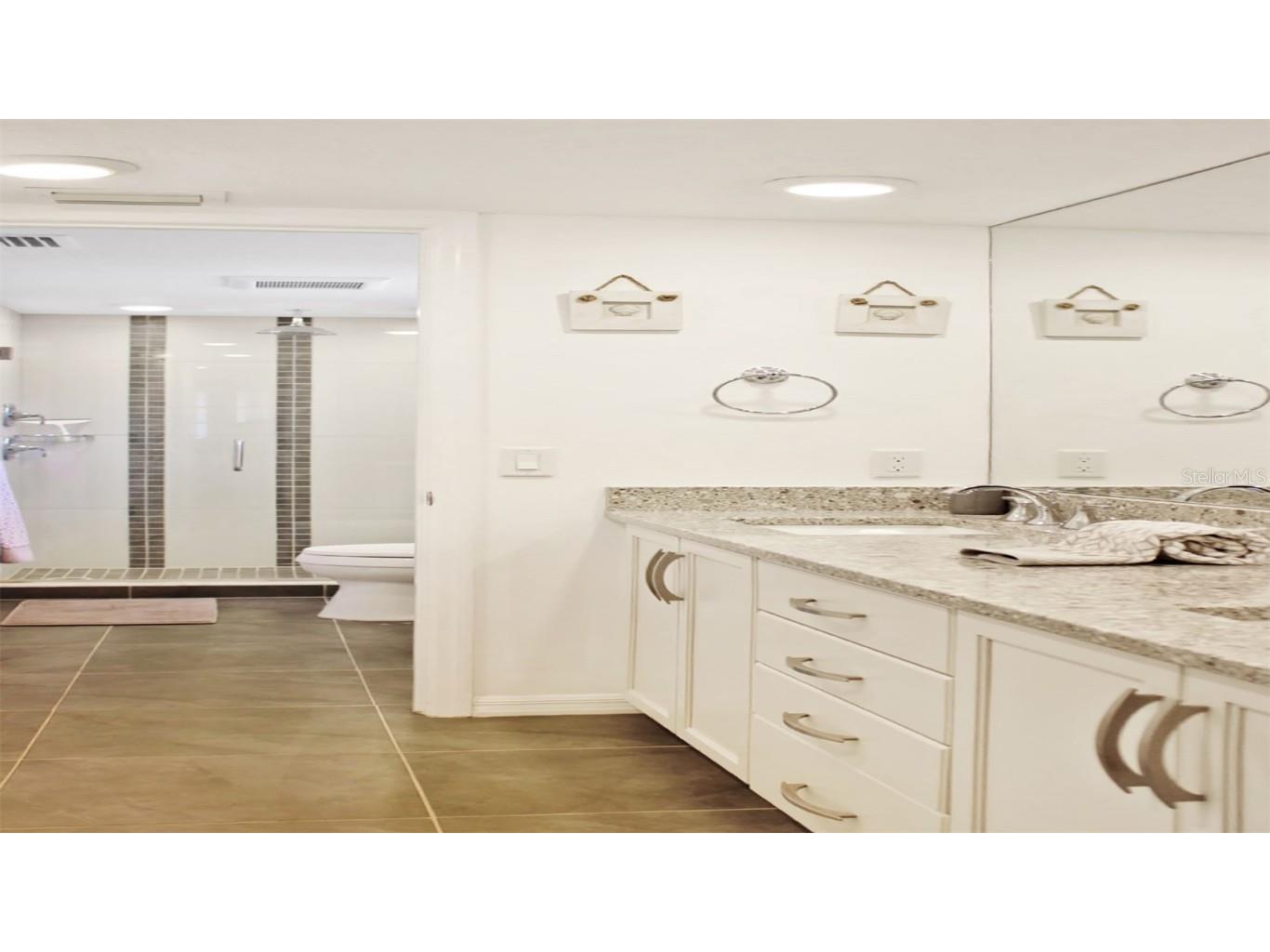 1305 Siesta Bayside Drive #1305-B Sarasota FL 34242 A4589563 image9