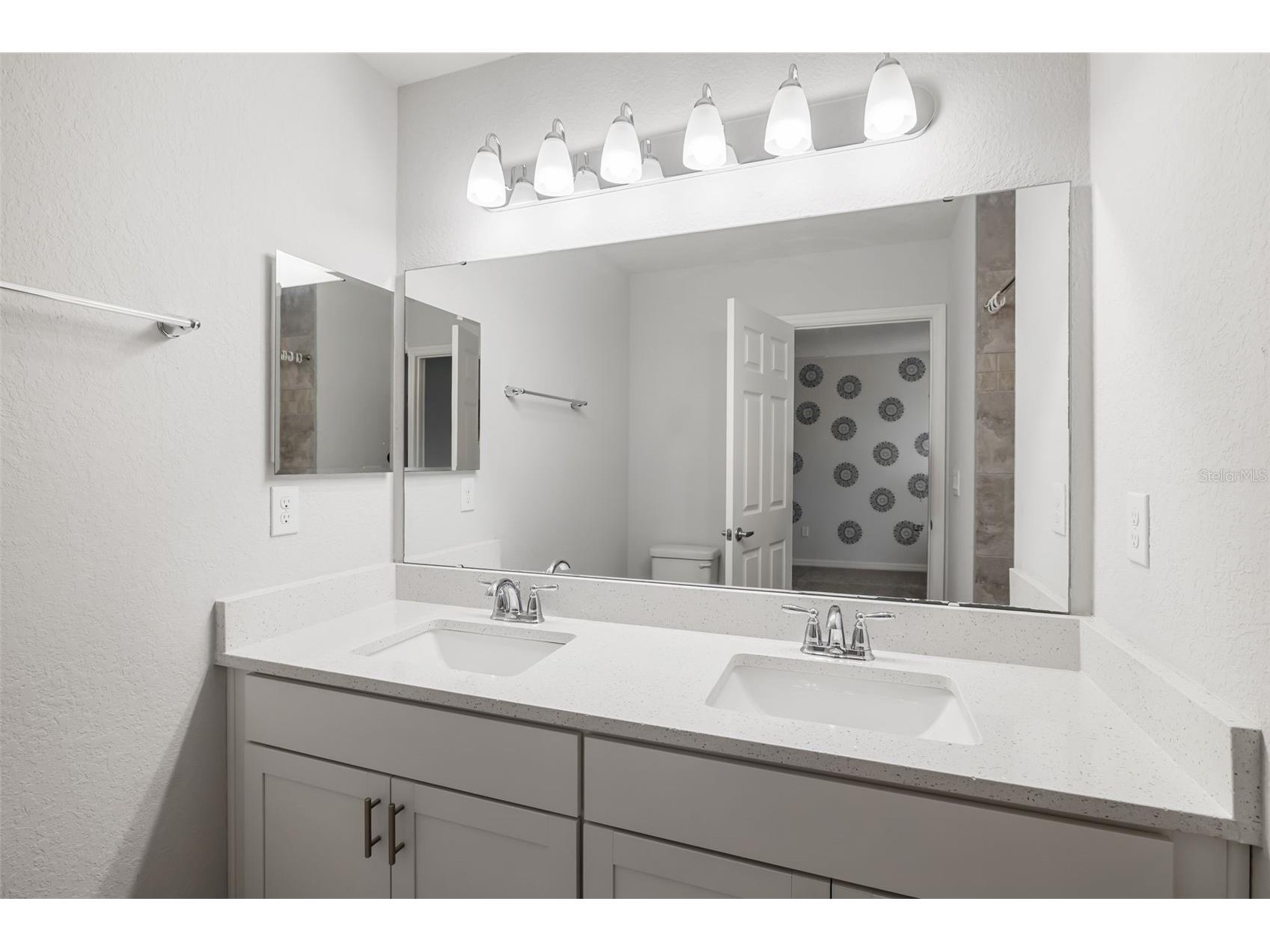 1306 Grantham Drive Sarasota FL 34234 N6143979 image24