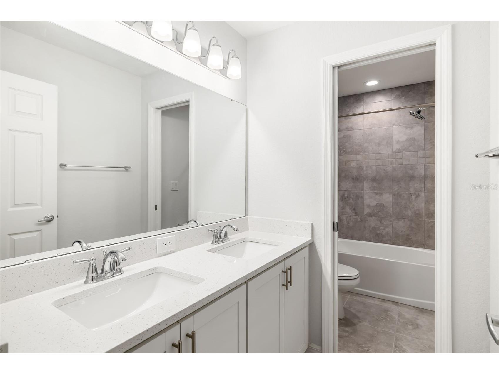 1306 Grantham Drive Sarasota FL 34234 N6143979 image32