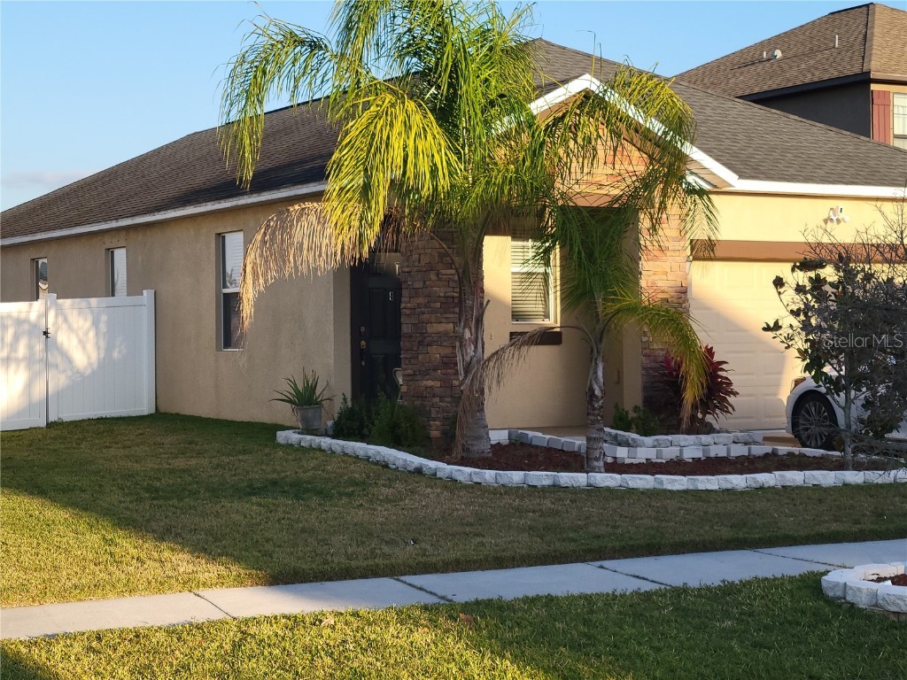 1307 Harbour Blue Street Ruskin FL 33570 O6091760 image1